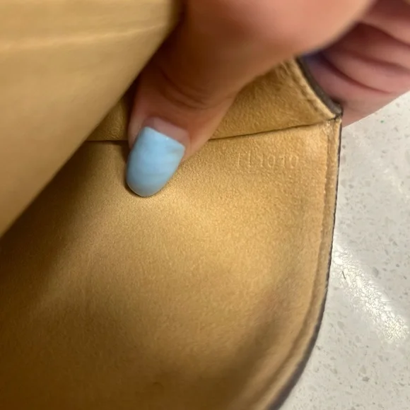 Authentic Louis Vuitton twin pouchette GM - Picture 11 of 11